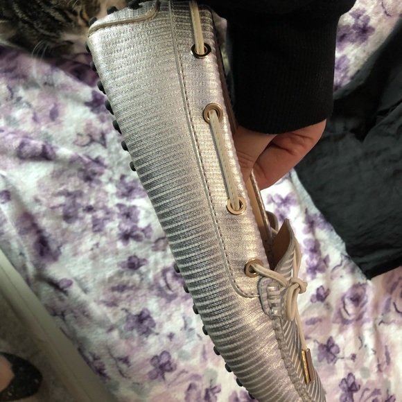 Silver thin striped TODS. Loafers - Picture 3 of 6